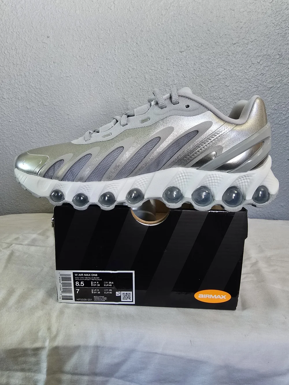 Nike Air Max DN8 Sneakers - Silver/White